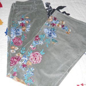 NWT Driftwood "FARRAH FLARE" Green Rose Embroidered Floral Corduroy Jeans Sz 32